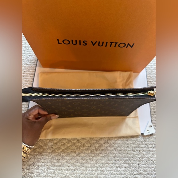 BNIB Louis Vuitton Black and Brown Monogram Sz 26 Pouch Box, Bag, Ribbon - Picture 12 of 14
